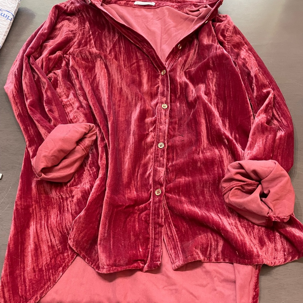 Staccato Velvet Shirt in Deep Red